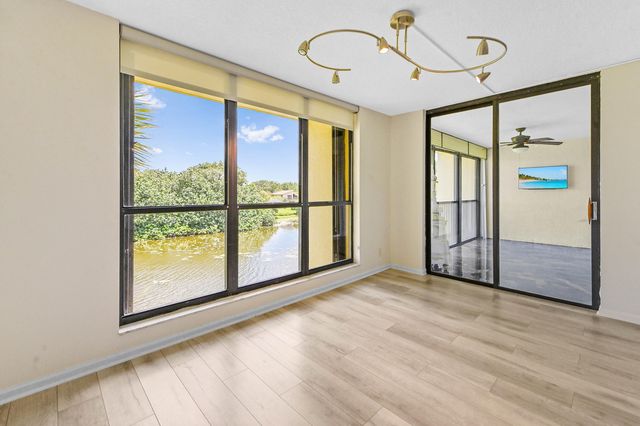 5250 Woodland Lakes Drive 327, Palm Beach Gardens, FL 33418