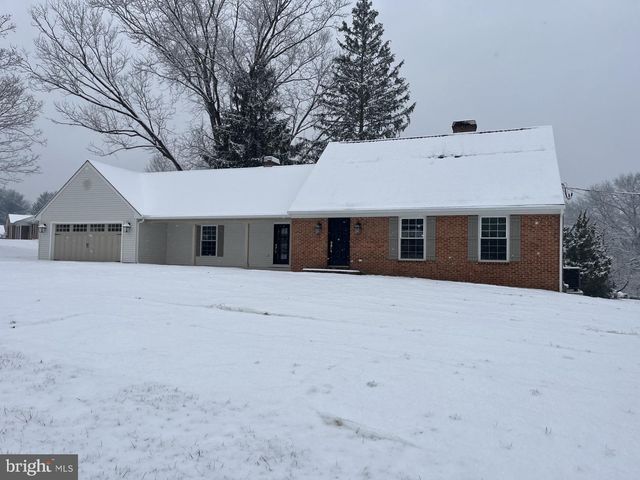 2 GOLFVIEW ROAD, Camp Hill, PA 17011