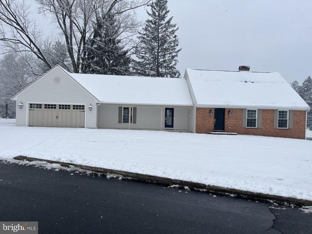 2 GOLFVIEW ROAD, Camp Hill, PA 17011