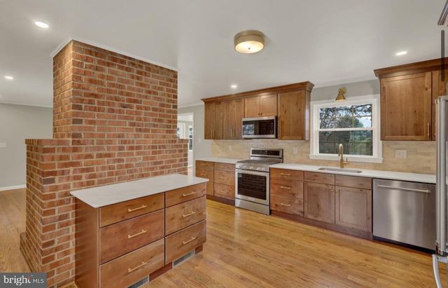 2 GOLFVIEW ROAD, Camp Hill, PA 17011