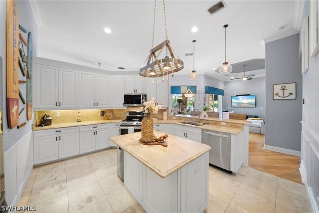 7933 Founders CIR, Naples, FL 34104