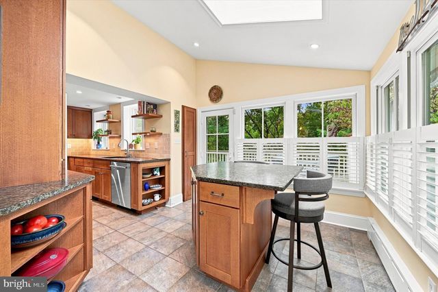 124 W GRAVERS LN, Philadelphia, PA 19118