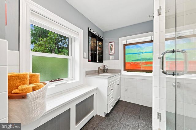 124 W GRAVERS LN, Philadelphia, PA 19118