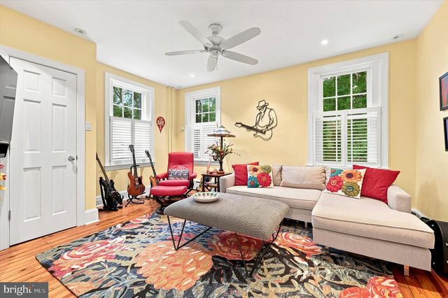124 W GRAVERS LN, Philadelphia, PA 19118