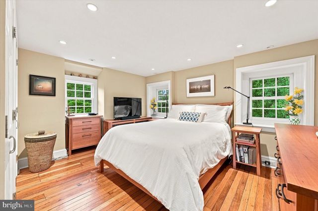 124 W GRAVERS LN, Philadelphia, PA 19118