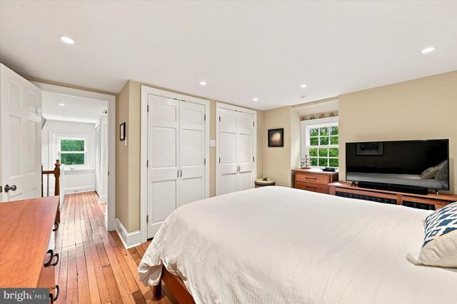 124 W GRAVERS LN, Philadelphia, PA 19118