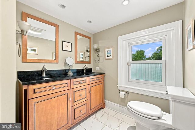 124 W GRAVERS LN, Philadelphia, PA 19118