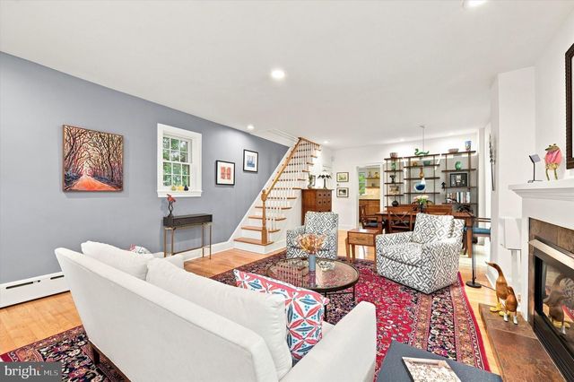 124 W GRAVERS LN, Philadelphia, PA 19118