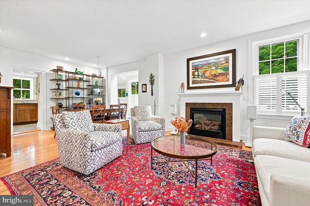 124 W GRAVERS LN, Philadelphia, PA 19118