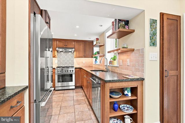 124 W GRAVERS LN, Philadelphia, PA 19118
