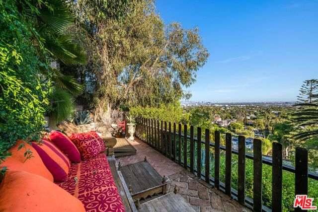 1750 N Fairfax Avenue, Los Angeles, CA 90046