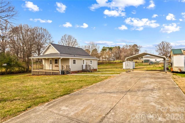 126 W Thomas Street, Troutman, NC 28166