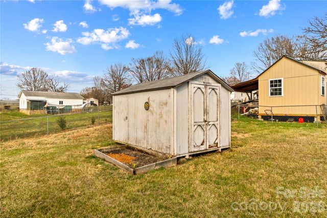 126 W Thomas Street, Troutman, NC 28166