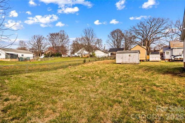 126 W Thomas Street, Troutman, NC 28166