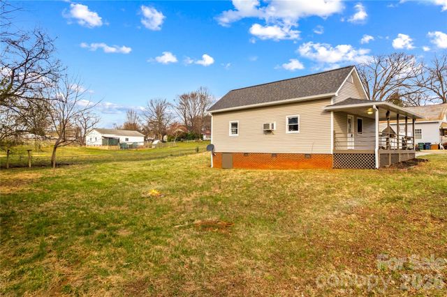 126 W Thomas Street, Troutman, NC 28166