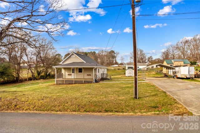 126 W Thomas Street, Troutman, NC 28166