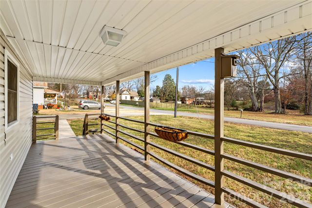 126 W Thomas Street, Troutman, NC 28166