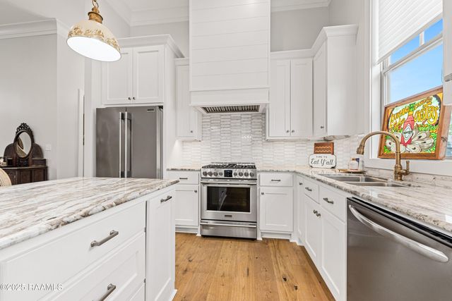 308 Catalina Lane, Youngsville, LA 70592