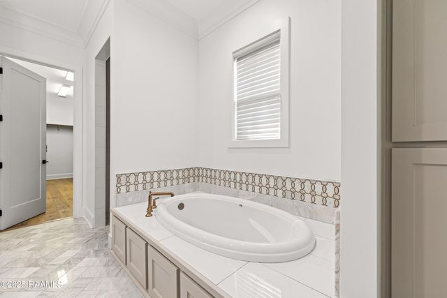 308 Catalina Lane, Youngsville, LA 70592