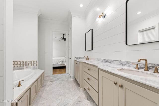 308 Catalina Lane, Youngsville, LA 70592