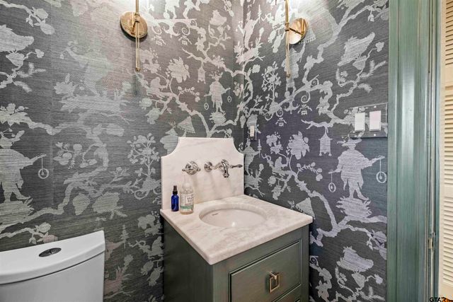 2306 Old Bullard Rd, Tyler, TX 75703