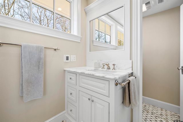 2306 Old Bullard Rd, Tyler, TX 75703