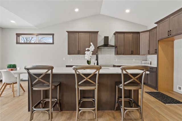 718 Pointer Circle, Center Point, IA 52213