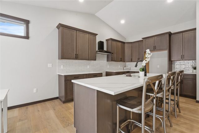 718 Pointer Circle, Center Point, IA 52213