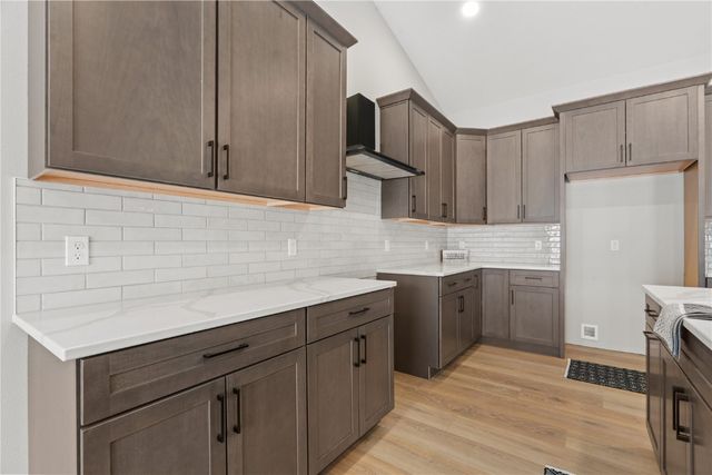 718 Pointer Circle, Center Point, IA 52213