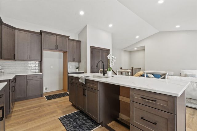 718 Pointer Circle, Center Point, IA 52213