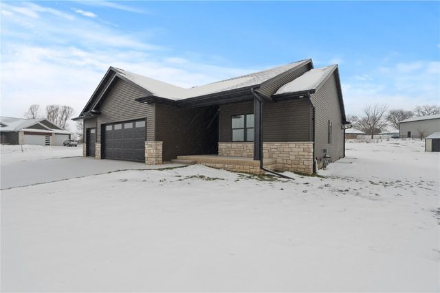 718 Pointer Circle, Center Point, IA 52213