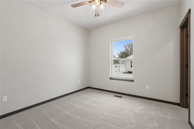 718 Pointer Circle, Center Point, IA 52213