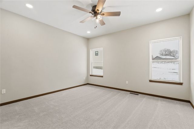 718 Pointer Circle, Center Point, IA 52213