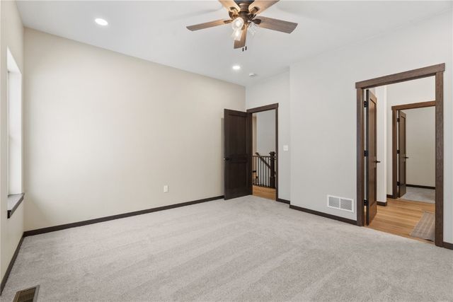 718 Pointer Circle, Center Point, IA 52213