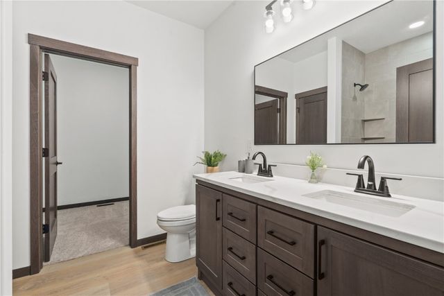 718 Pointer Circle, Center Point, IA 52213