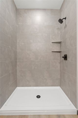 718 Pointer Circle, Center Point, IA 52213