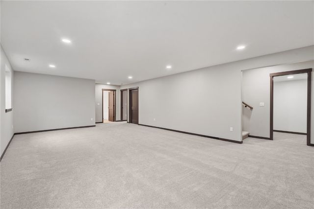 718 Pointer Circle, Center Point, IA 52213