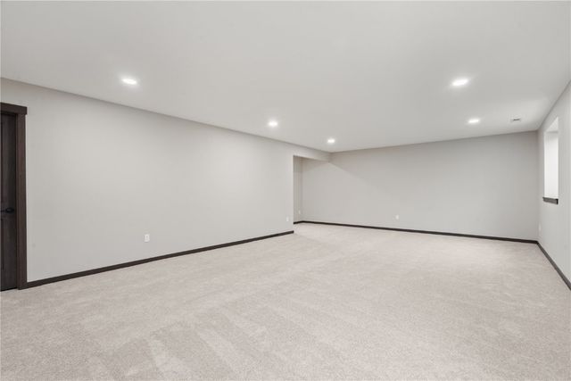 718 Pointer Circle, Center Point, IA 52213