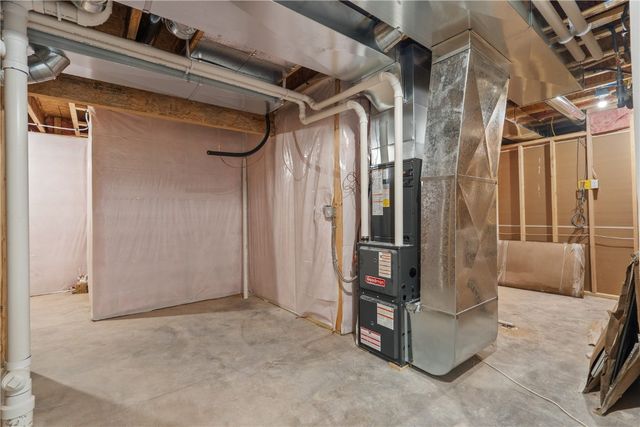 718 Pointer Circle, Center Point, IA 52213