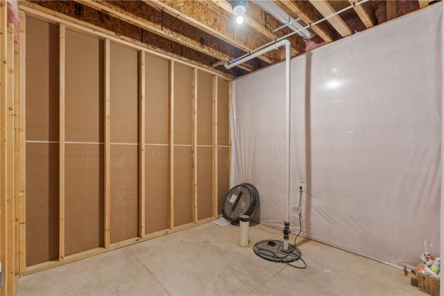 718 Pointer Circle, Center Point, IA 52213