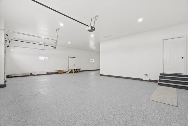 718 Pointer Circle, Center Point, IA 52213