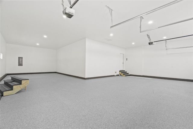 718 Pointer Circle, Center Point, IA 52213