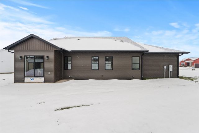 718 Pointer Circle, Center Point, IA 52213