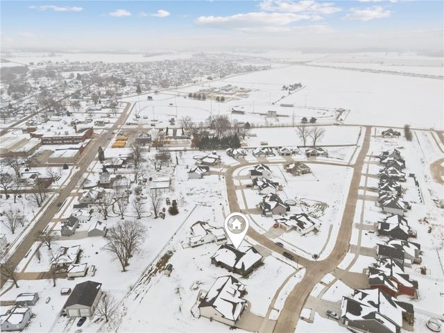 718 Pointer Circle, Center Point, IA 52213