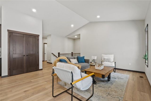 718 Pointer Circle, Center Point, IA 52213