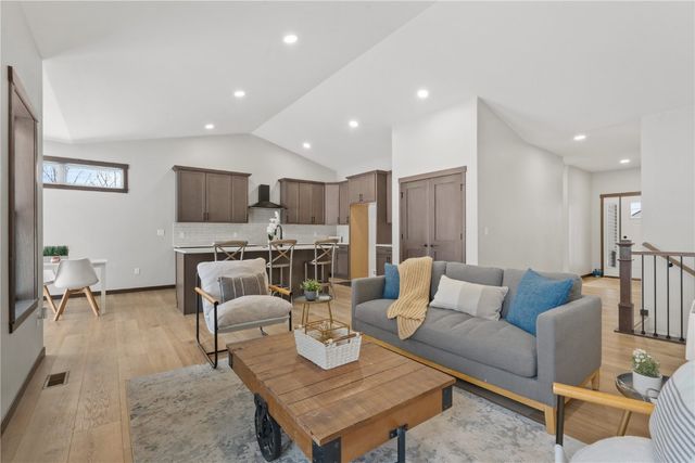 718 Pointer Circle, Center Point, IA 52213