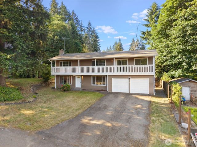 7910 NE Double Hitch Court, Bremerton, WA 98311