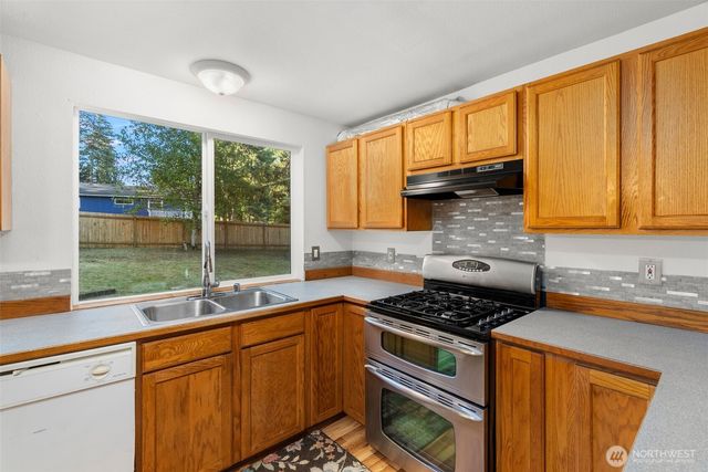 7910 NE Double Hitch Court, Bremerton, WA 98311