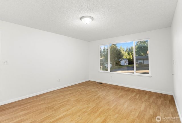 7910 NE Double Hitch Court, Bremerton, WA 98311