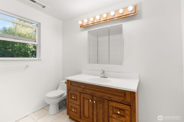 7910 NE Double Hitch Court, Bremerton, WA 98311
